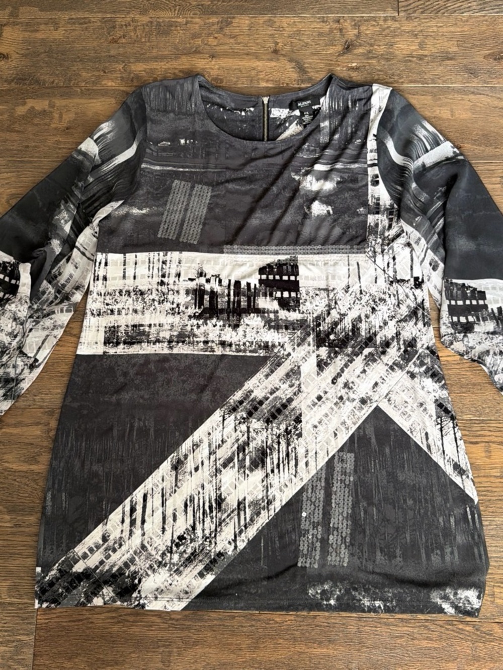 Alfani Black and White Abstract Print Top
